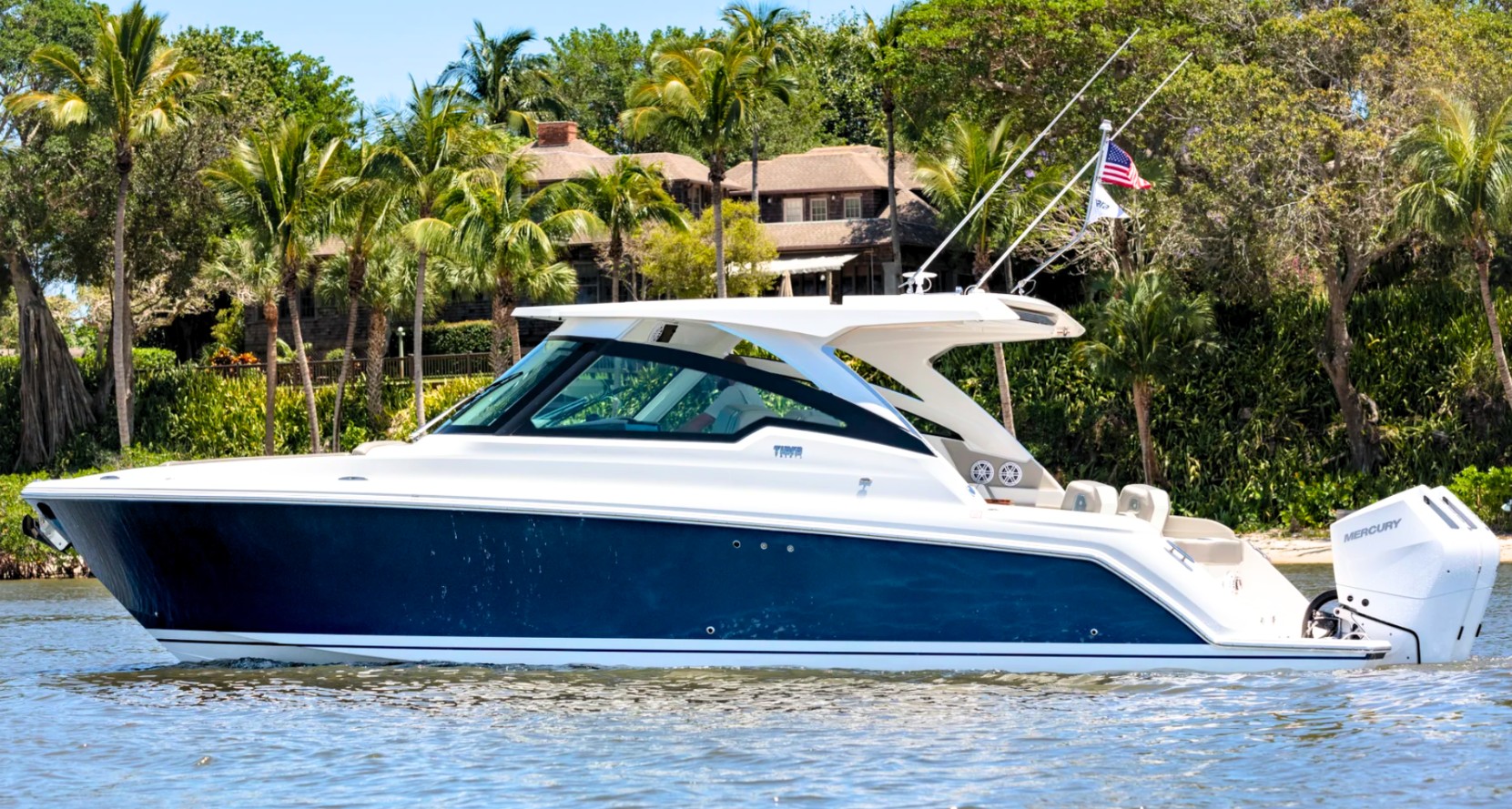 Tiara LS Luxury Crossover Outboard Yachts For Sale